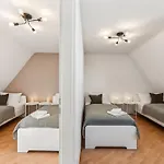 Lägenhet In - For 4 People - 50m2, 1x Bedroom, 4x Single Bed, Free Coffee, Wifi & Parking - 24h Check In #gf01 *
