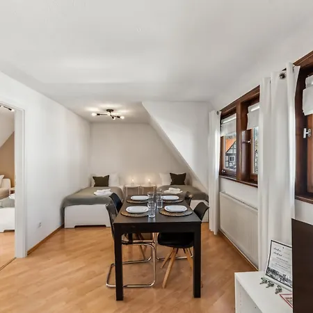 Crew Beds - In - For 4 People - 50m2, 1x Bedroom, 4x Single Bed, Free Coffee, Wifi & Parking - 24h Check In #gf01