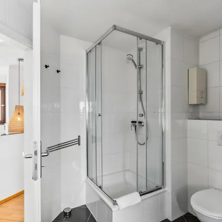 Apartment In Fuer 4 Personen- 50m2, 2 Zi, 4 Einzelbetten, Free Kaffee, Wifi & Parking - 24h Check In *