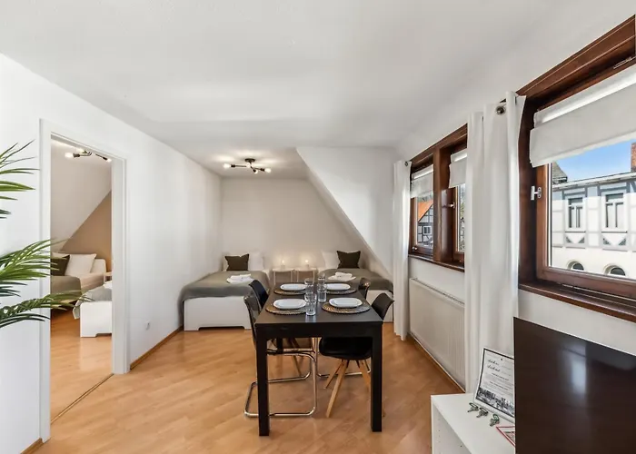In - For 4 People - 50m2, 1x Bedroom, 4x Single Bed, Free Coffee, Wifi & Parking - 24h Check In #gf01